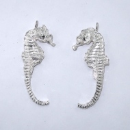 Silver seahorse pendant